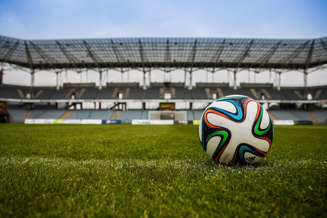 Přestupové období ve fotbale: Období, které formuje týmy a přináší napětí